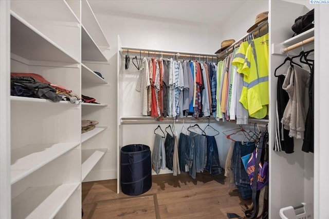 5770 W 40th Ave, Kennewick, WA 99338 - spacious closet featuring wood finished floors