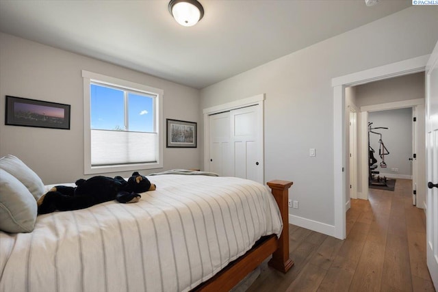 5770 W 40th Ave, Kennewick, WA 99338 - bedroom with hardwood / wood-style flooring and a closet