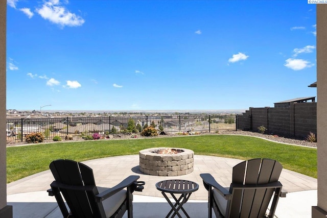 5770 W 40th Ave, Kennewick, WA 99338 - fenced backyard featuring a fire pit and a patio area