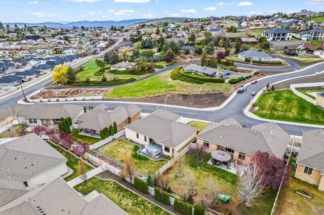birds eye view of property featuring a residential view and a mountain view
