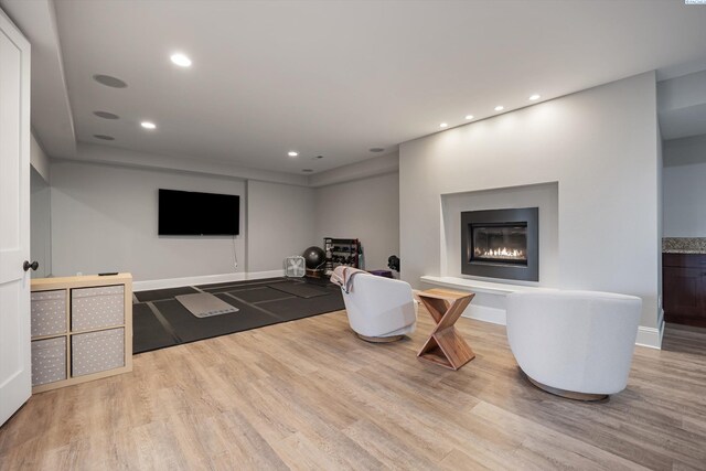 1016 SE Crestlane Dr, College Place, WA 99324 - living room with a glass covered fireplace, recessed lighting, baseboards, and wood finished floors