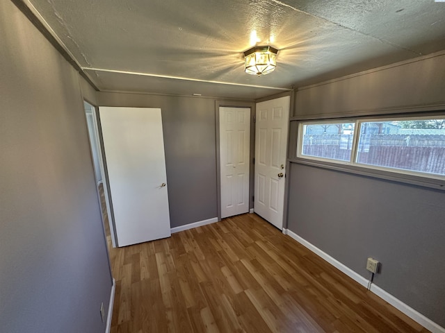 315 Robert Ave, Richland, WA 99352 - unfurnished bedroom with wood finished floors, baseboards, a textured ceiling, and a closet