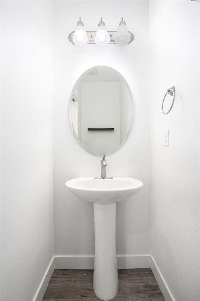 bathroom featuring wood finished floors and baseboards
