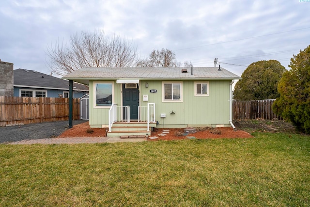 back of house featuring a yard