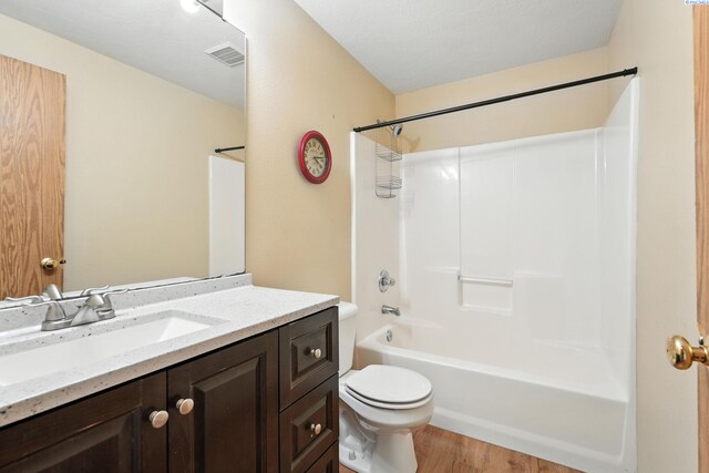4505 S Dayton Ct, Kennewick, WA 99337 - full bath with vanity, wood finished floors, and tub / shower combination
