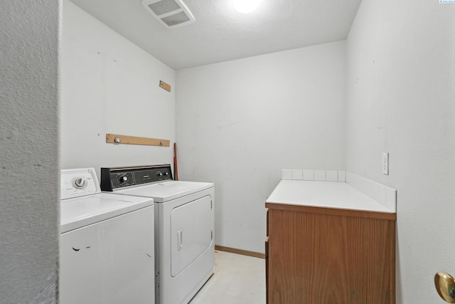 4505 S Dayton Ct, Kennewick, WA 99337 - laundry room featuring washer and dryer
