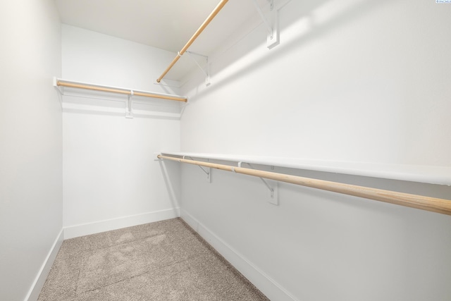 6562 W 30th Pl, Kennewick, WA 99338 - spacious closet featuring light colored carpet