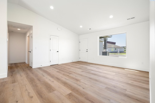 6562 W 30th Pl, Kennewick, WA 99338 - spare room featuring vaulted ceiling, light wood-type flooring, baseboards, and recessed lighting