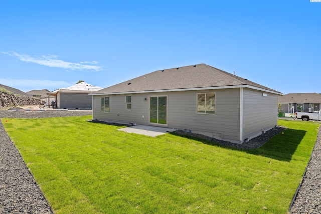 6562 W 30th Pl, Kennewick, WA 99338 - rear view of property featuring a patio area and a lawn
