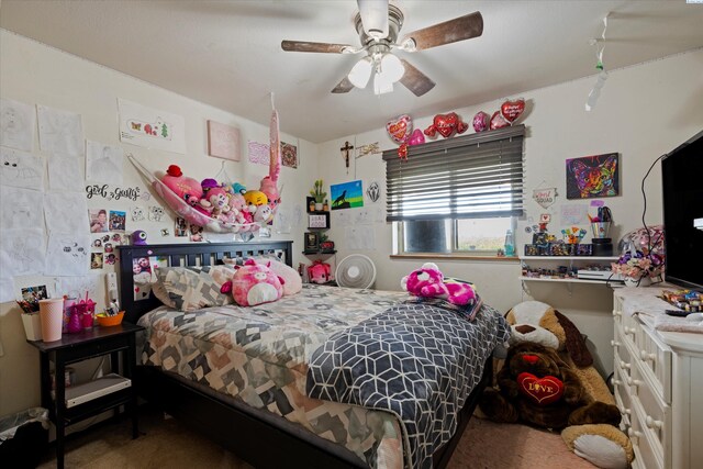 bedroom featuring ceiling fan
