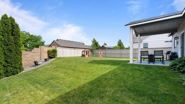 1905 S Harrison St, Kennewick, WA 99338 - view of yard with a patio