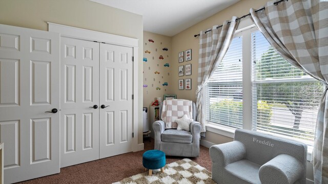 1905 S Harrison St, Kennewick, WA 99338 - living area featuring carpet floors