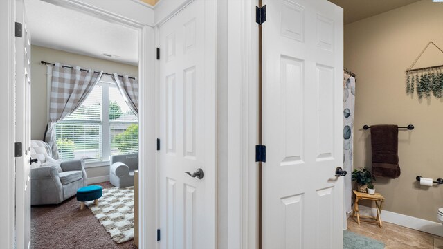 1905 S Harrison St, Kennewick, WA 99338 - corridor featuring baseboards