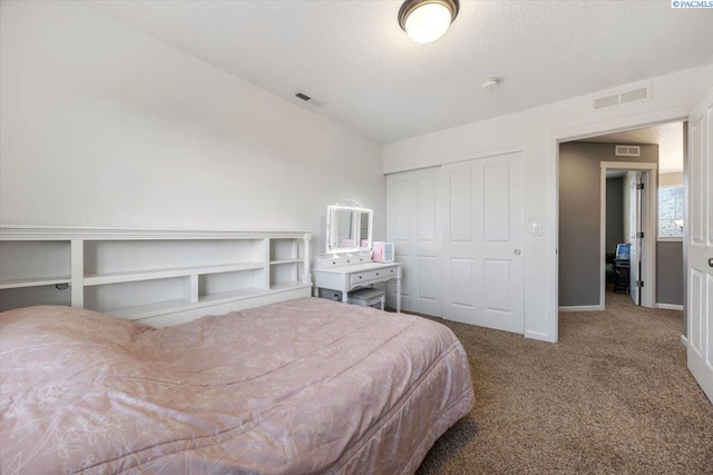 carpeted bedroom featuring baseboards, a textured ceiling, visible vents, and a closet