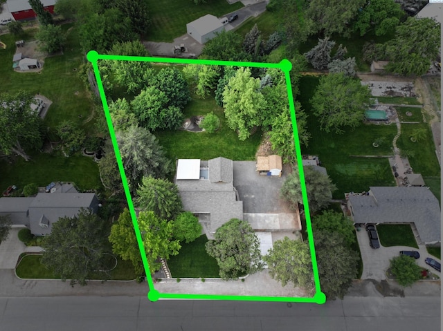 7009 W 8th Ave, Kennewick, WA 99336 - aerial view of property and surrounding area with property parcel outlined
