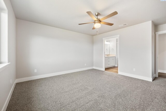 3054 S Quay St, Kennewick, WA 99338 - unfurnished bedroom featuring light carpet, ensuite bath, and ceiling fan
