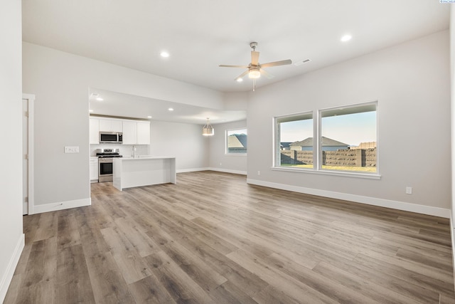 3054 S Quay St, Kennewick, WA 99338 - unfurnished living room with recessed lighting, ceiling fan, and light wood finished floors