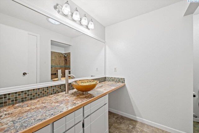 bathroom with vanity and decorative backsplash