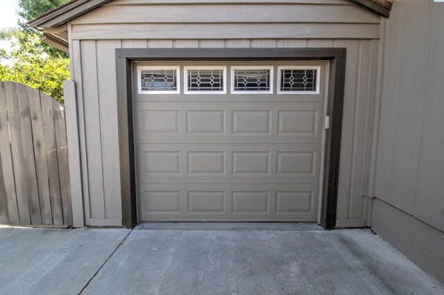 2002 Everest Ave, Richland, WA 99354 - garage featuring concrete driveway