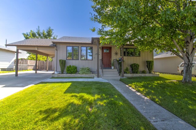 2002 Everest Ave, Richland, WA 99354 - view of front facade featuring an attached carport and driveway