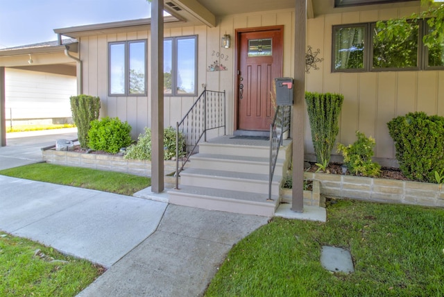 2002 Everest Ave, Richland, WA 99354 - entrance to property featuring board and batten siding