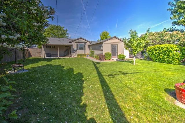 2002 Everest Ave, Richland, WA 99354 - back of house featuring an outdoor fire pit