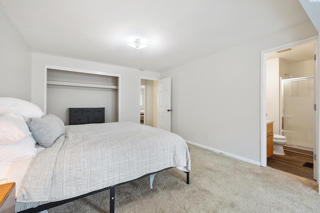 2128 Shasta Ave, Richland, WA 99354 - bedroom with carpet flooring, visible vents, baseboards, and connected bathroom