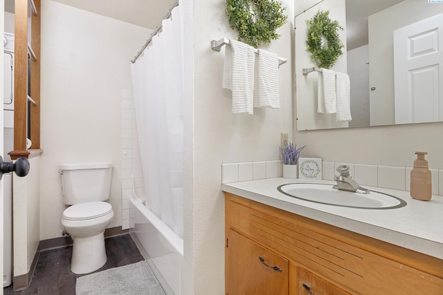 2128 Shasta Ave, Richland, WA 99354 - full bathroom featuring shower / bath combo, vanity, toilet, and wood finished floors