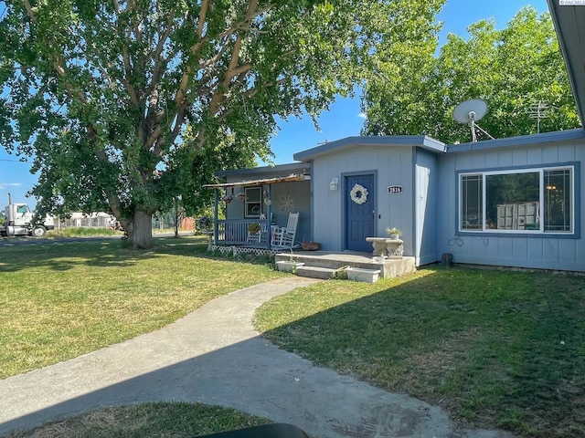 2816 S Cedar St, Kennewick, WA 99337 - view of front of property featuring a porch, a front yard, and board and batten siding