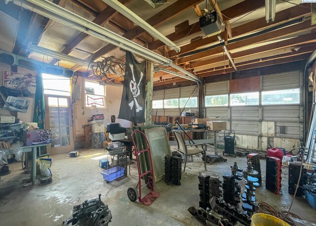 2816 S Cedar St, Kennewick, WA 99337 - garage with a garage door opener
