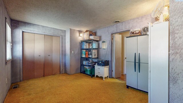 2816 S Cedar St, Kennewick, WA 99337 - bedroom featuring light colored carpet, a closet, and a textured ceiling