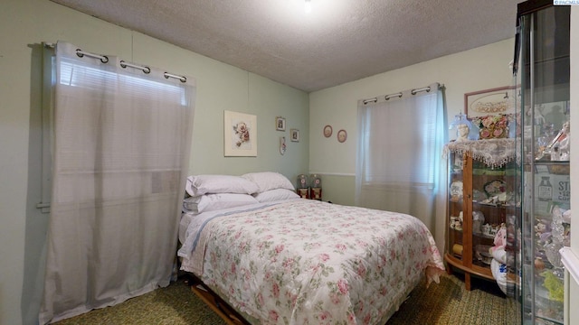 2816 S Cedar St, Kennewick, WA 99337 - carpeted bedroom with a textured ceiling