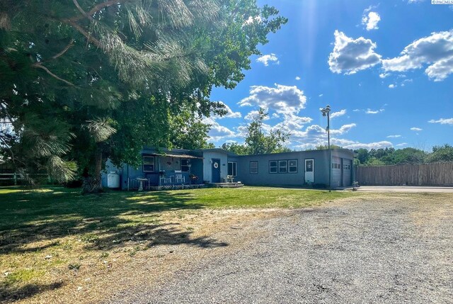 2816 S Cedar St, Kennewick, WA 99337 - view of front of house with gravel driveway