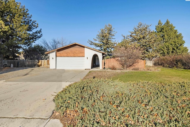 ranch-style home featuring a front yard