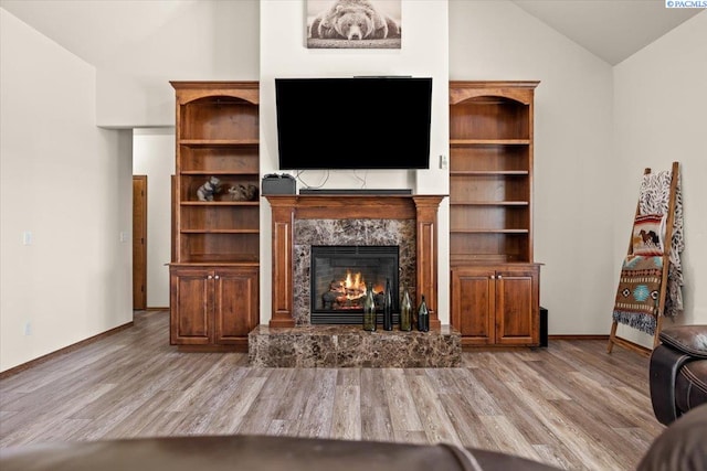 19408 Quail Run Pr SW, Prosser, WA 99350 - living room with a fireplace, wood finished floors, vaulted ceiling, and baseboards
