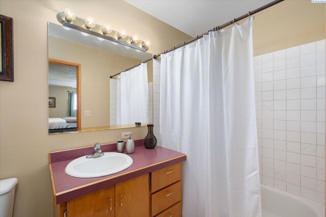 3916 S Date St, Kennewick, WA 99337 - ensuite bathroom with vanity and shower / bath combination with curtain