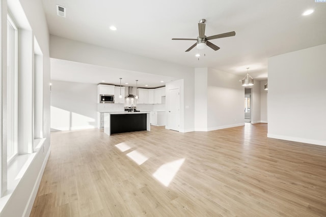 6531 W 30th Pl, Kennewick, WA 99338 - unfurnished living room featuring ceiling fan, light wood-type flooring, and recessed lighting