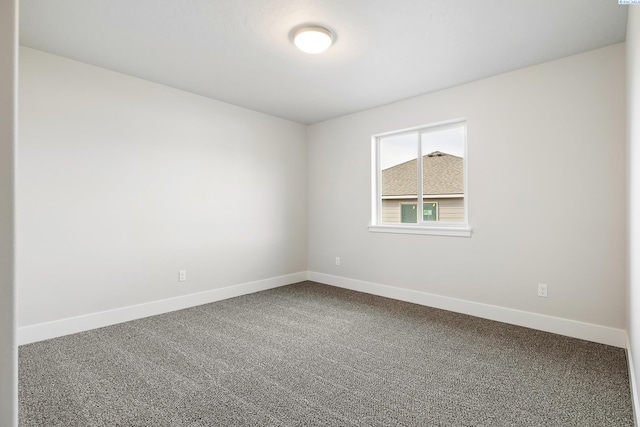 6531 W 30th Pl, Kennewick, WA 99338 - unfurnished room with dark carpet