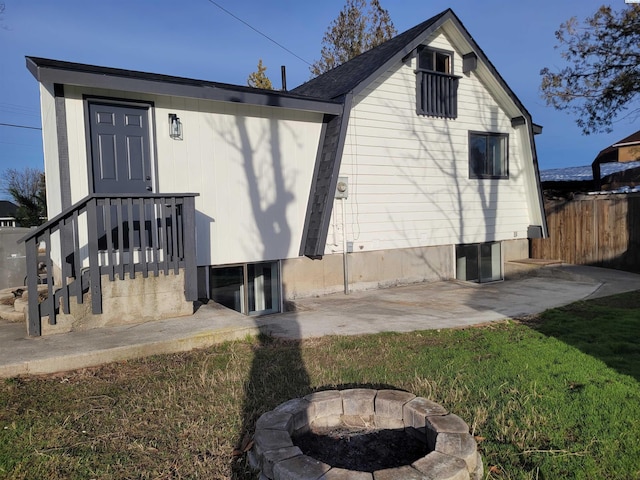 back of house with an outdoor fire pit