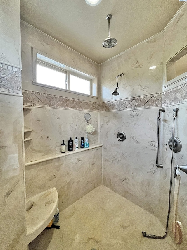 bathroom featuring a tile shower