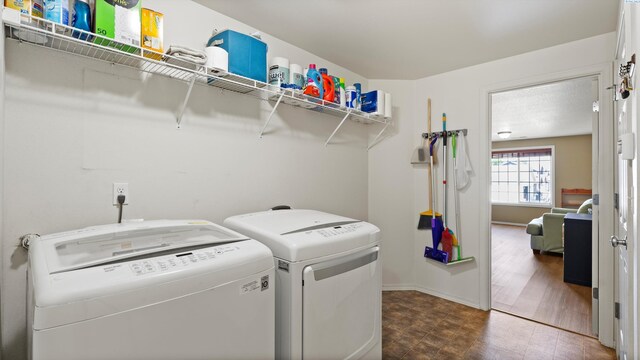 5706 Wrigley Dr, Pasco, WA 99301 - clothes washing area featuring independent washer and dryer and baseboards