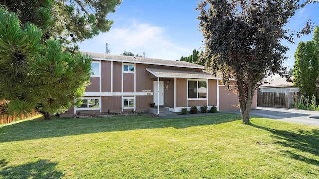 1707 S Fruitland St, Kennewick, WA 99337 - view of front of property with roof with shingles and driveway