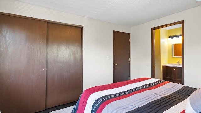 1707 S Fruitland St, Kennewick, WA 99337 - bedroom featuring a closet