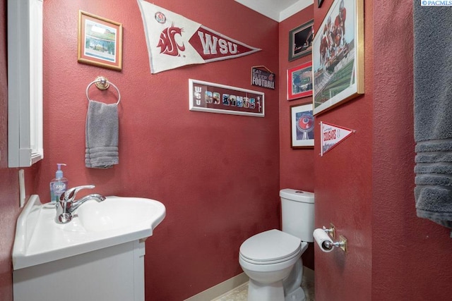 407 Steptoe St, Colton, WA 99113 - half bathroom featuring toilet and vanity