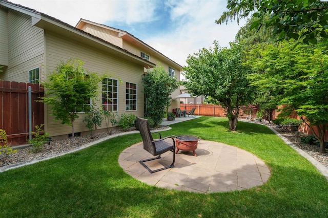 2929 S Ledbetter Pl, Kennewick, WA 99337 - fenced backyard with a patio area and an outdoor fire pit