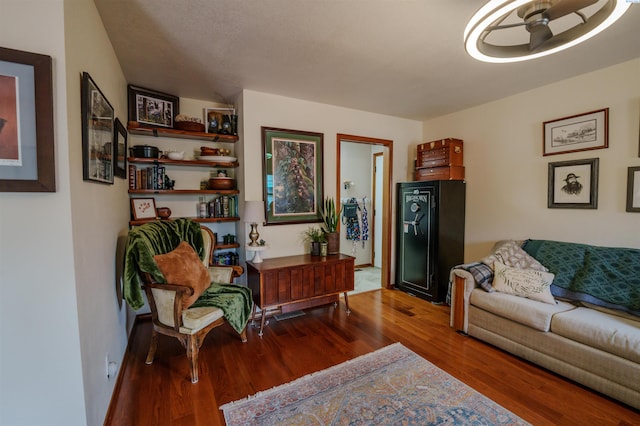 2929 S Ledbetter Pl, Kennewick, WA 99337 - living area with wood finished floors