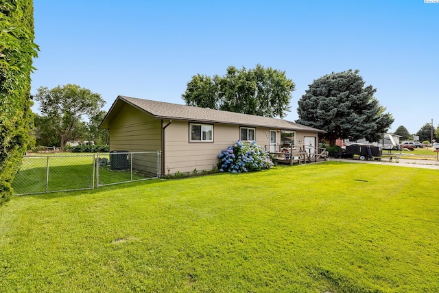 5820 W Park Pl, Pasco, WA 99301 - view of side of property with a gate