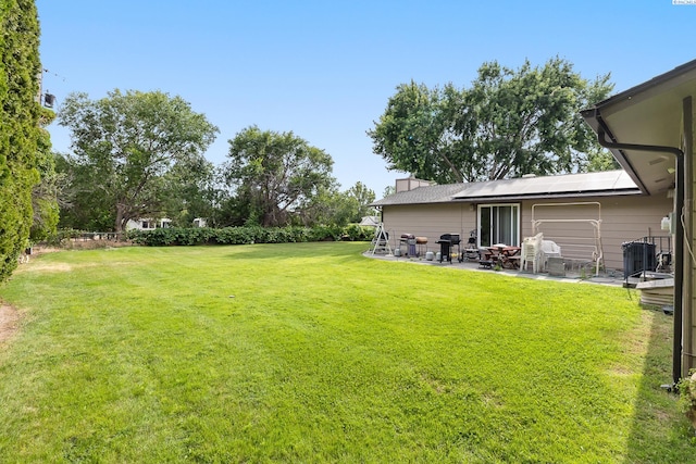 5820 W Park Pl, Pasco, WA 99301 - view of grassy yard featuring a patio