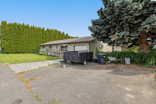 5820 W Park Pl, Pasco, WA 99301 - view of front of house with a front yard