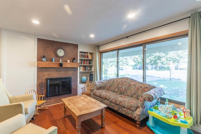 625 SW Dawnview Ct, Pullman, WA 99163 - living area featuring wood finished floors, a tiled fireplace, recessed lighting, and built in shelves